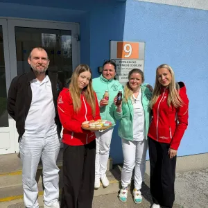 Dopolední kofein: nech si přivést kávu a makronky až do práce!