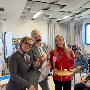 Dopolední kofein: nech si přivést kávu a makronky až do práce!