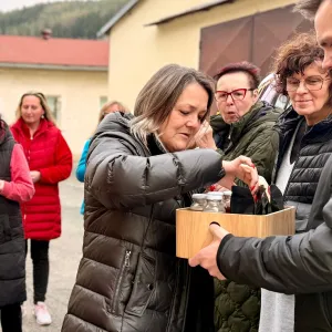 Dopolední kofein: nech si přivést kávu a makronky až do práce!