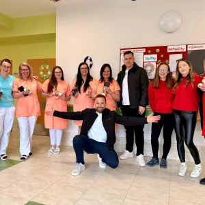 Dopolední kofein: nech si přivést kávu a makronky až do práce!