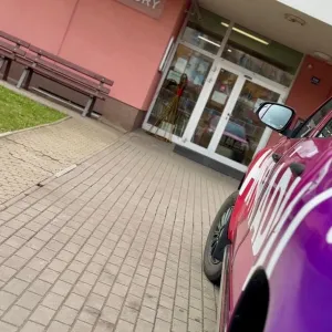 Dopolední kofein: nech si přivést kávu a makronky až do práce!