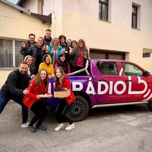 Dopolední kofein: nech si přivést kávu a makronky až do práce!