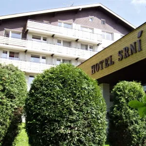 🌲 Rychlá pětka: Vyhraj útěk z reality v Hotelech Srní na Šumavě!