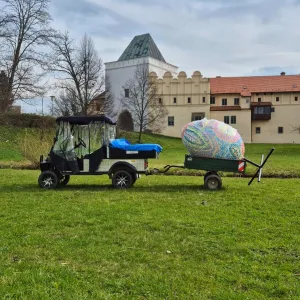 Tyršovy sady zdobí stovky kraslic, dělaly je děti z 16 základních škol