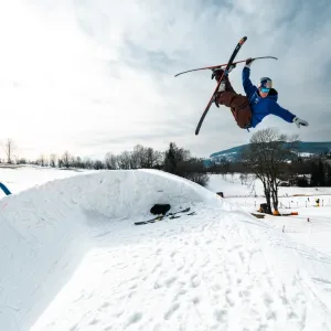 Vyhrajte skipasy do Skicentrum Deštné v Orlických horách!