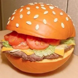 Lebka, hamburger, kanibal…Vyřezejte letos dýně netradičně!