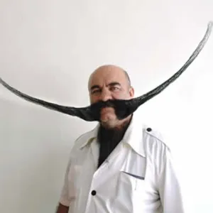 Držíš Movember? Tohle je 10 nejšílenějších knírů! Inspiruješ se?