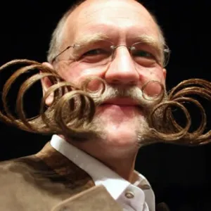 Držíš Movember? Tohle je 10 nejšílenějších knírů! Inspiruješ se?