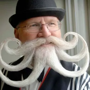 Držíš Movember? Tohle je 10 nejšílenějších knírů! Inspiruješ se?