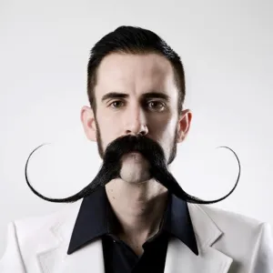 Držíš Movember? Tohle je 10 nejšílenějších knírů! Inspiruješ se?