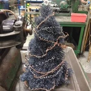 NETRADIČNÍ VÁNOČNÍ STROMKY, ANEB LIDSKÁ KREATIVITA NEZNÁ MEZÍ