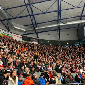 FOTO: Východočeské hokejové derby v Hradci Králové