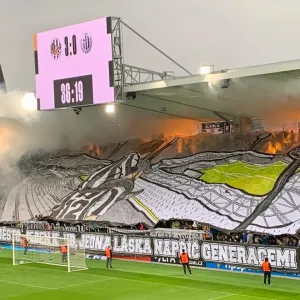 OBRAZEM: První zápas v nové fotbalové aréně vyhrál Hradec Králové