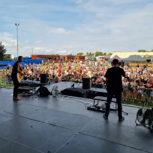 Hitrádio Černá Hora oslavilo 30 let. Jak to na Výravě vypadalo?