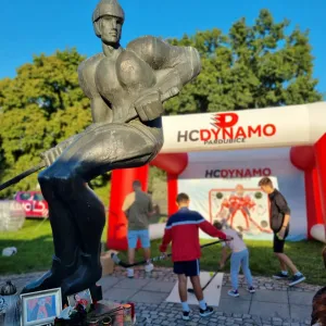 Pardubičtí hokejisté vkročili do extraligy vítězstvím. Padl návštěvnický rekord
