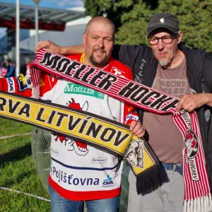 Pardubičtí hokejisté vkročili do extraligy vítězstvím. Padl návštěvnický rekord