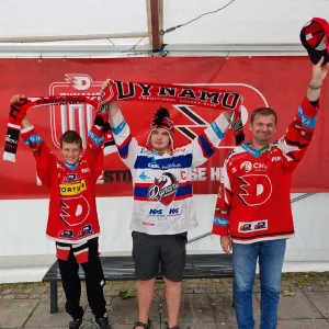 Pardubičtí hokejisté vkročili do extraligy vítězstvím. Padl návštěvnický rekord