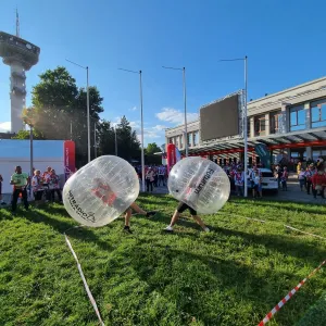 Pardubičtí hokejisté vkročili do extraligy vítězstvím. Padl návštěvnický rekord