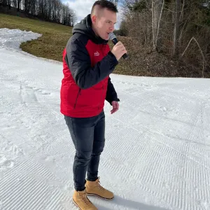 Zimní jízda s Hitrádiem Černá Hora. Skipasy, soutěže i mejdany přímo na sjezdovce