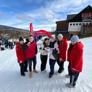 Zimní jízda s Hitrádiem Černá Hora. Skipasy, soutěže i mejdany přímo na sjezdovce