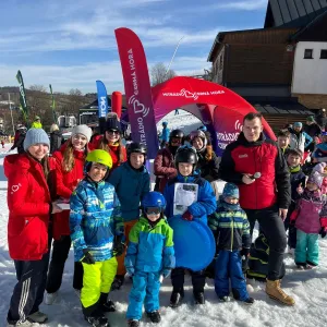 Zimní jízda s Hitrádiem Černá Hora. Skipasy, soutěže i mejdany přímo na sjezdovce