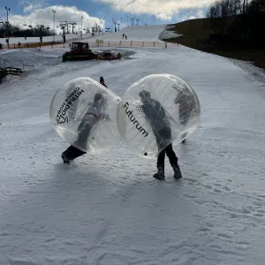 Zimní jízda s Hitrádiem Černá Hora. Skipasy, soutěže i mejdany přímo na sjezdovce