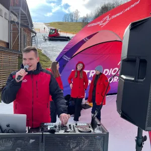 Zimní jízda s Hitrádiem Černá Hora. Skipasy, soutěže i mejdany přímo na sjezdovce