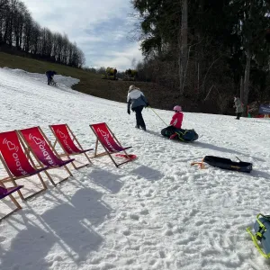 Zimní jízda s Hitrádiem Černá Hora. Skipasy, soutěže i mejdany přímo na sjezdovce