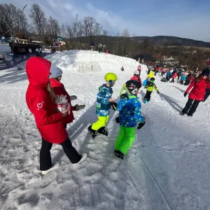 Zimní jízda s Hitrádiem Černá Hora. Skipasy, soutěže i mejdany přímo na sjezdovce