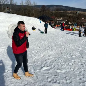 Zimní jízda s Hitrádiem Černá Hora. Skipasy, soutěže i mejdany přímo na sjezdovce