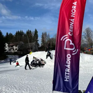 Zimní jízda s Hitrádiem Černá Hora. Skipasy, soutěže i mejdany přímo na sjezdovce