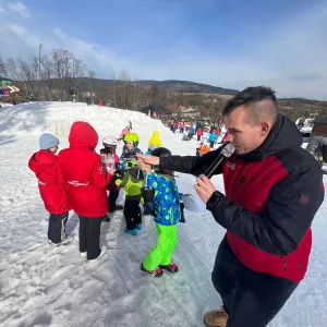 Zimní jízda s Hitrádiem Černá Hora. Skipasy, soutěže i mejdany přímo na sjezdovce