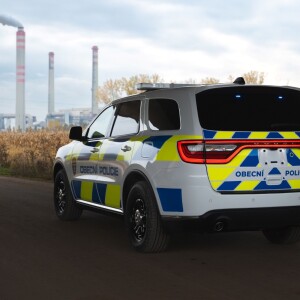 Strážníci v Opatovicích se vozí policejním speciálem Dodge Durango Pursuit