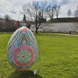 Tyršovy sady zdobí stovky kraslic, dělaly je děti z 16 základních škol