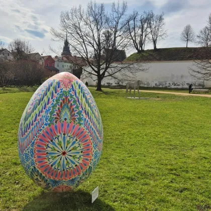 Tyršovy sady zdobí stovky kraslic, dělaly je děti z 16 základních škol