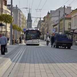 Pardubice chtějí zklidnit dopravu zónami 30 nebo předností zprava
