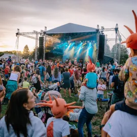 Festival Kefír 2026 nabídne hudbu, divadlo i pořádnou dávku bizarní zábavy