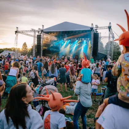 Festival Kefír 2026 nabídne hudbu, divadlo i pořádnou dávku bizarní zábavy