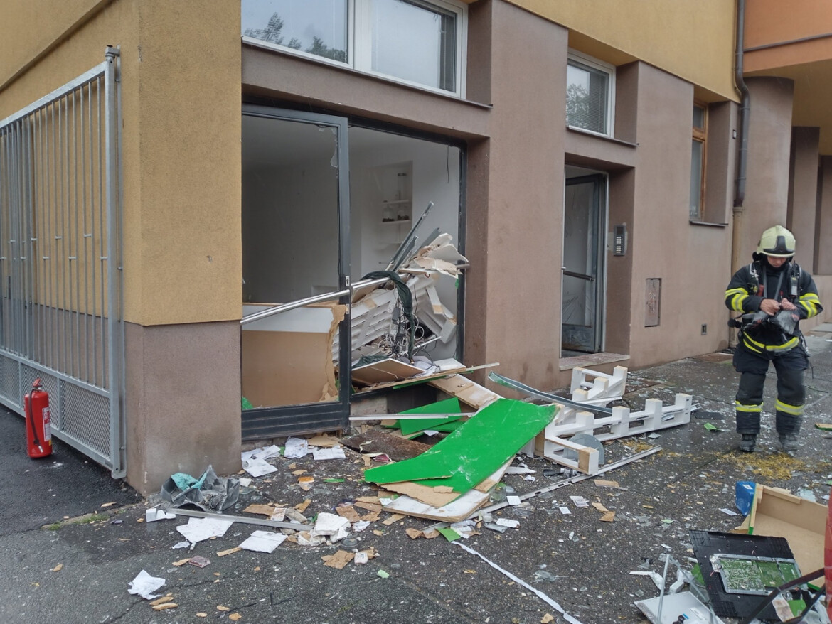 V centru Hradce Králové došlo k výbuchu. Dva lidé jsou v nemocnici