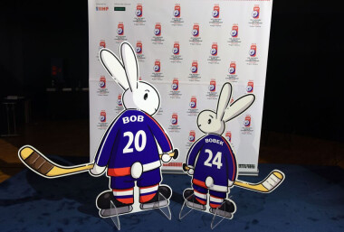 Maskoty hokejového mistrovství světa v České republice budou opět Bob a Bobek