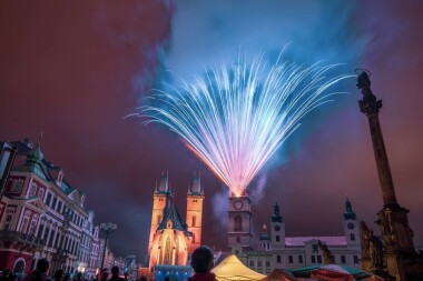Novoroční ohňostroj v Hradci Králové nahradí dražší videomapping