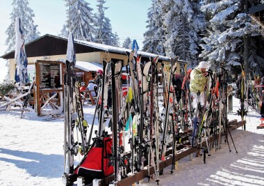 Na horách víkendu lyžovalo několik tisíc lidí. Na sjezdovkách je i přes metr sněhu