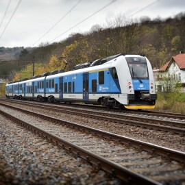 Cestující mohou on-line projet tři železniční tratě v hradeckém kraji z pohledu strojvedoucího