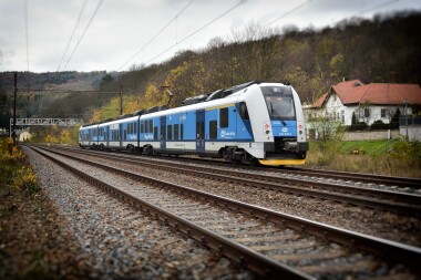 Cestující mohou on-line projet tři železniční tratě v hradeckém kraji z pohledu strojvedoucího