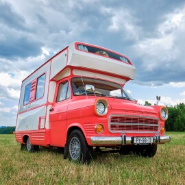 Karavan z filmu Prázdniny s Broučkem se na východě Čech pokusí o zápis do knihy rekordů