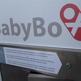 Ve Svitavách někdo odložil do babyboxu novorozenou holčičku