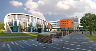 Hradecká nemocnice připravuje stavbu parkovacího domu
