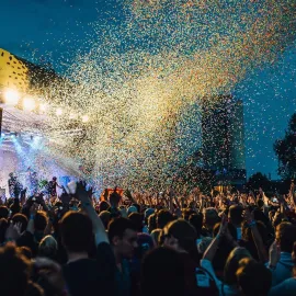 PŘEHLED: Tohle jsou největší hudební akce roku 2025. Od Imagine Dragons po Bryana Adamse