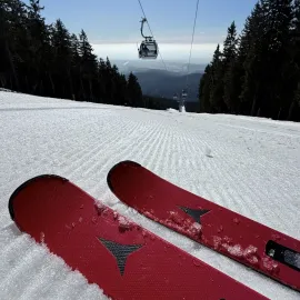 Poslední lyžovačku sezony v Krkonoších si nenechaly ujít tisíce lidí