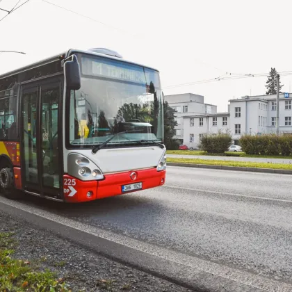 Druhá etapa přestavby křižovatky Mileta v Hradci ovlivní třetinu linek MHD